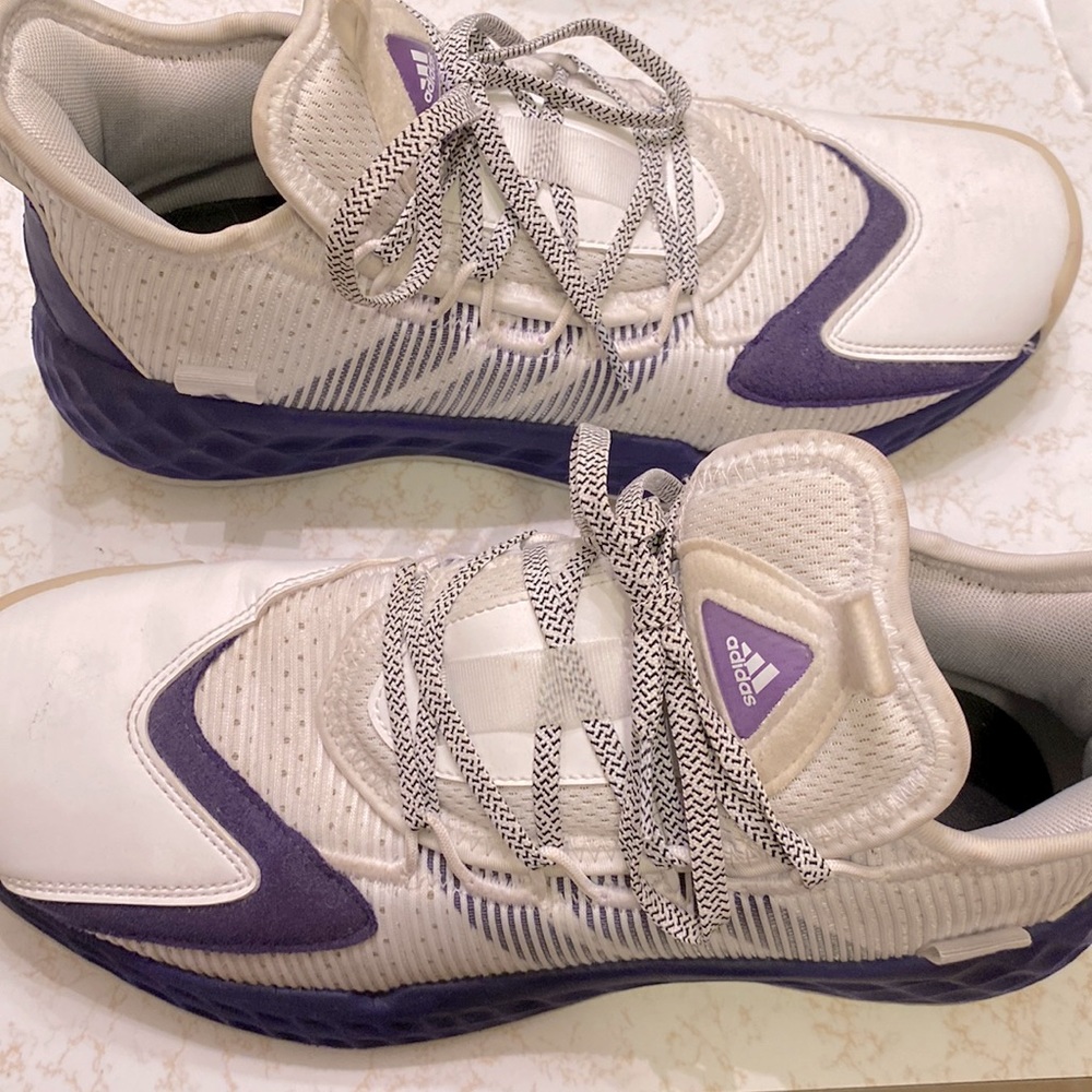 Adidas low top shoes. Does NOT come with box.